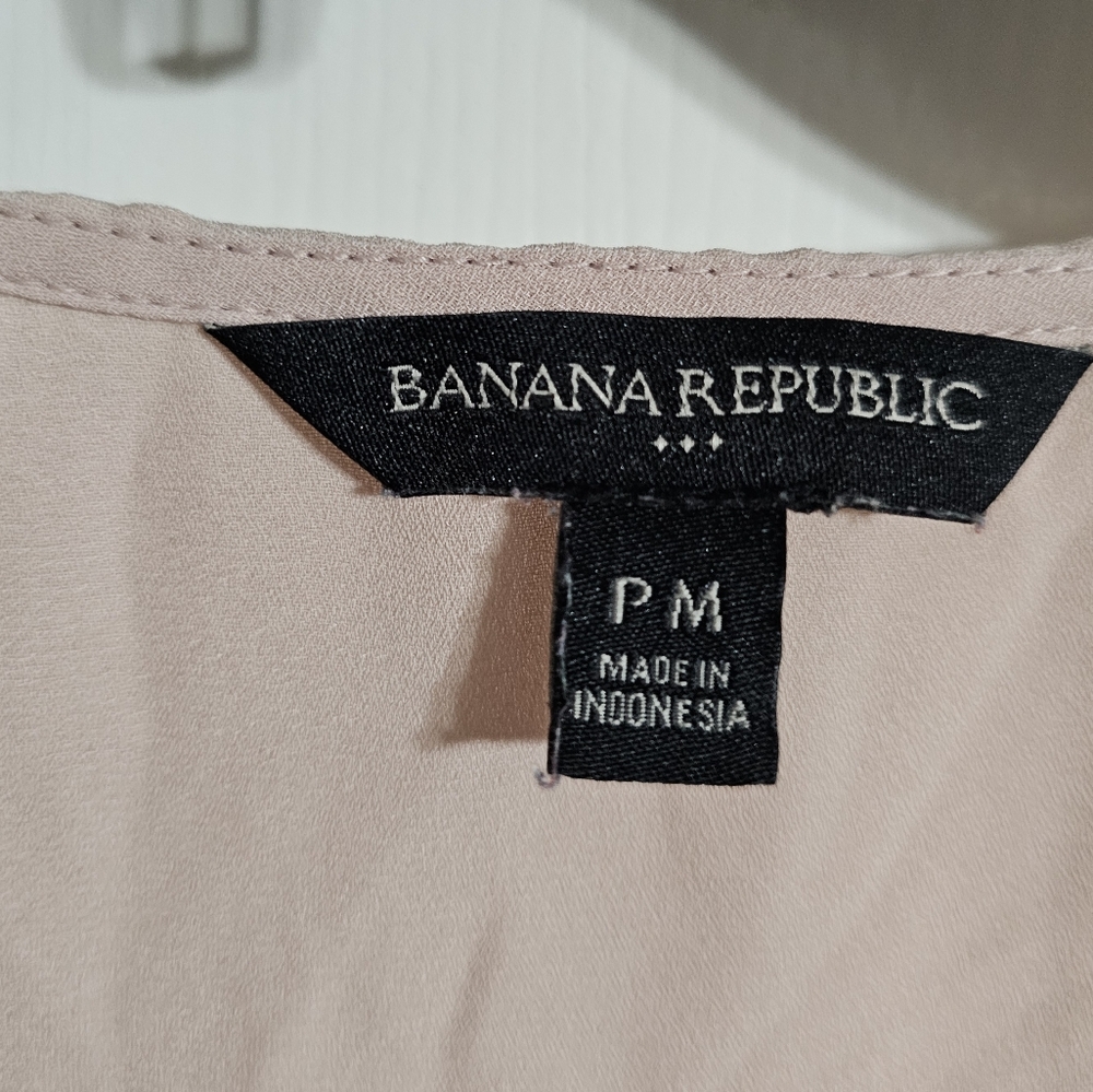 Banana Republic Womens Petite Medium Blush V Neck Blouse Minimalist Workwear - Picture 3 of 6